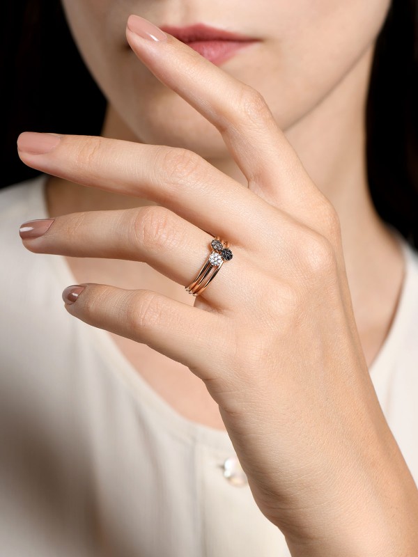 Autentičnost u svom najlepšem obliku. Ovaj prsten od 18ct ružičastog zlata sa braon dijamantima je stvoren da izrazi vašu jedinstvenost. Izvolite!