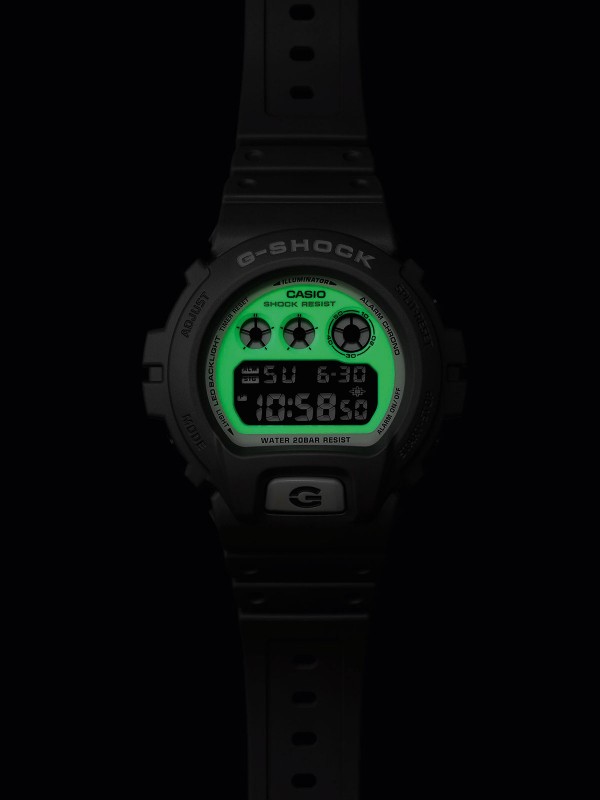 Otkrijte G-SHOCK DW-6900HD-8ER, muški sat sa osvetljenim brojčanikom. Savršen za one koji cene stil i funkcionalnost u mraku.